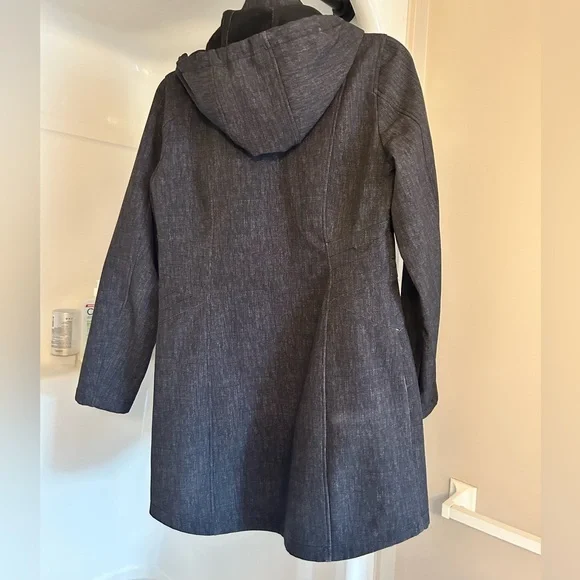 Reitmans fall/rain jacket - Picture 2 of 4